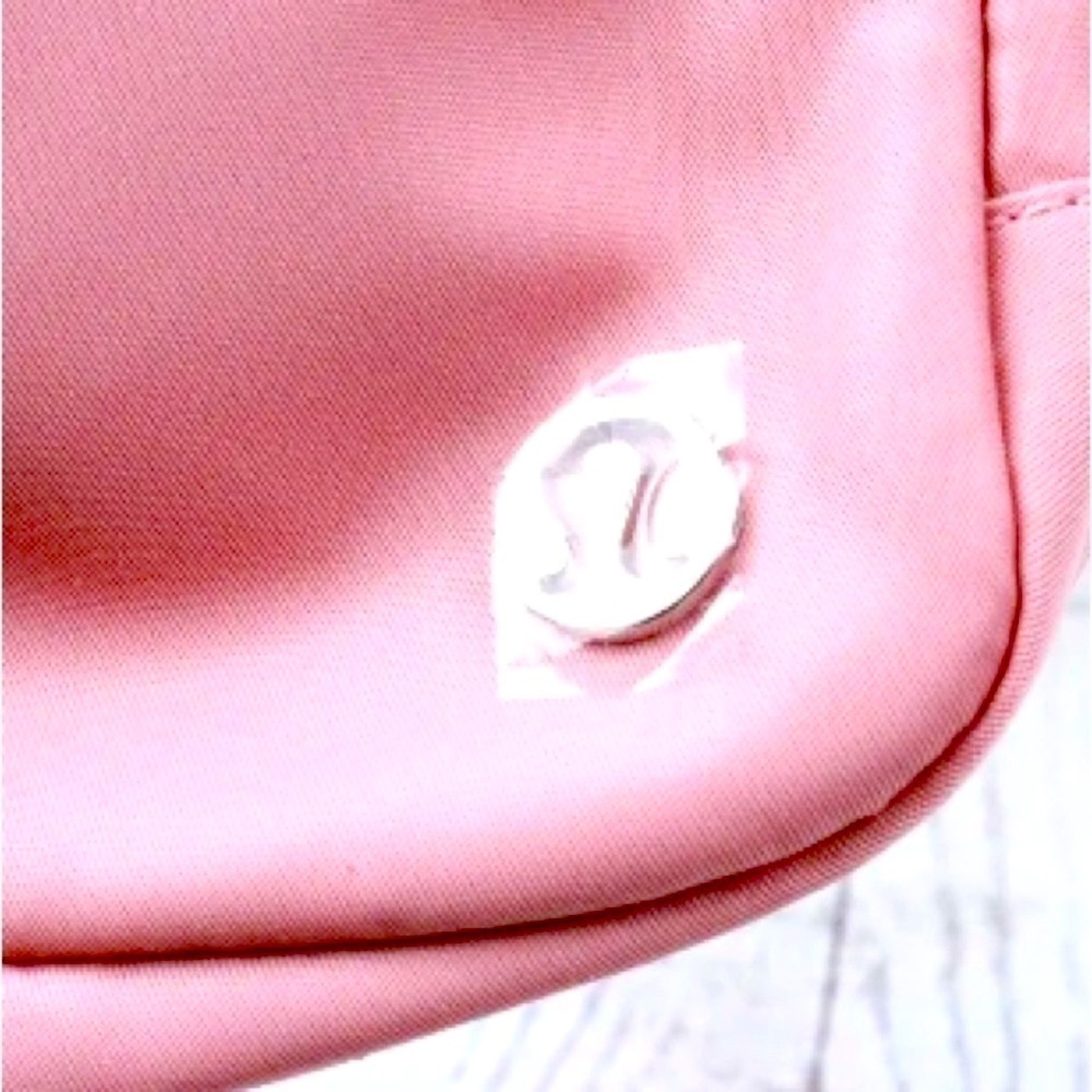 🎉2 Hps 🎉 NWT AUTHENTIC LULULEMON EVERYWHERE 1L BELT BAG PINK PASTEL rose gold - Picture 8 of 8